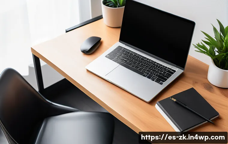 단순함의 철학과 일의 효율성 - A modern, minimalist office desk setup bathed in natural light, featuring a clean wooden surface wit...